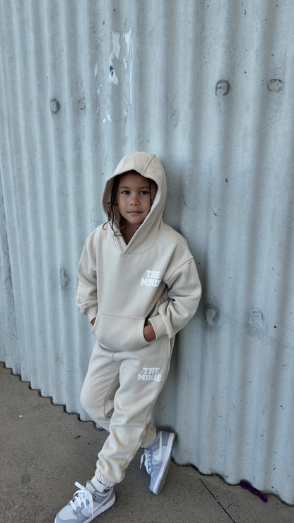 Kids' cream 'THE MINIS' logo hoodie and sweatpants set on a child