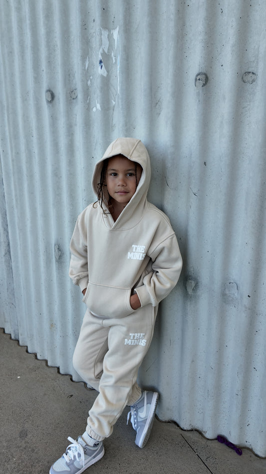 Kids' cream 'THE MINIS' logo hoodie and sweatpants set on a child
